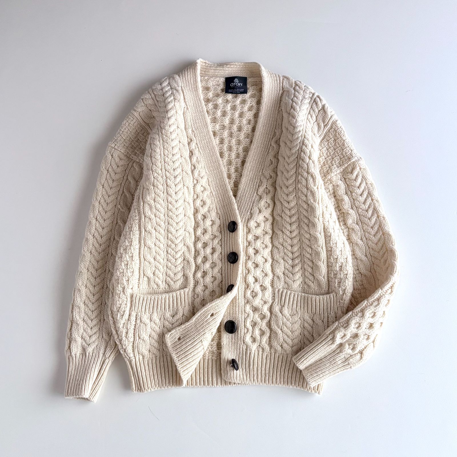 aran WOOLLEN MILLS アランウーレンミルズ | アイルランド製 メリノウール ケーブル編み アランニット Vネック カーディガン フィッシャーマンセーター レディース ONE SIZE フリーサイズ ナチュラル 毛 トップス
