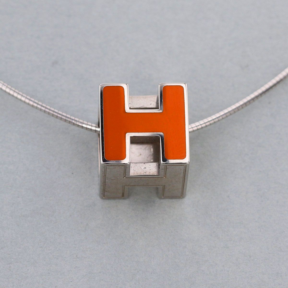 エルメス　カージュドアッシュ　 Hキューブ ネックレス　赤 エルメス HERMES カージュドアッシュ Hキューブ ネックレス オレンジ