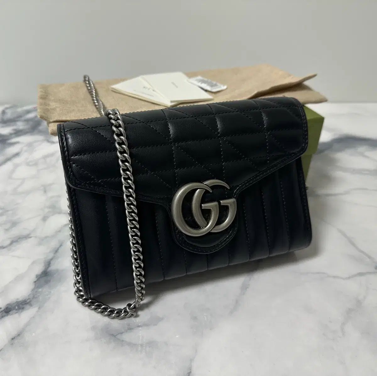 F GUCCI グッチ GG マーモント マトラッセ チェーン クロスバック 2回使用