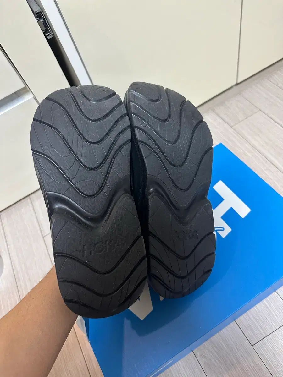 280 ホカ オラ リバーカリー ミュール ブラック