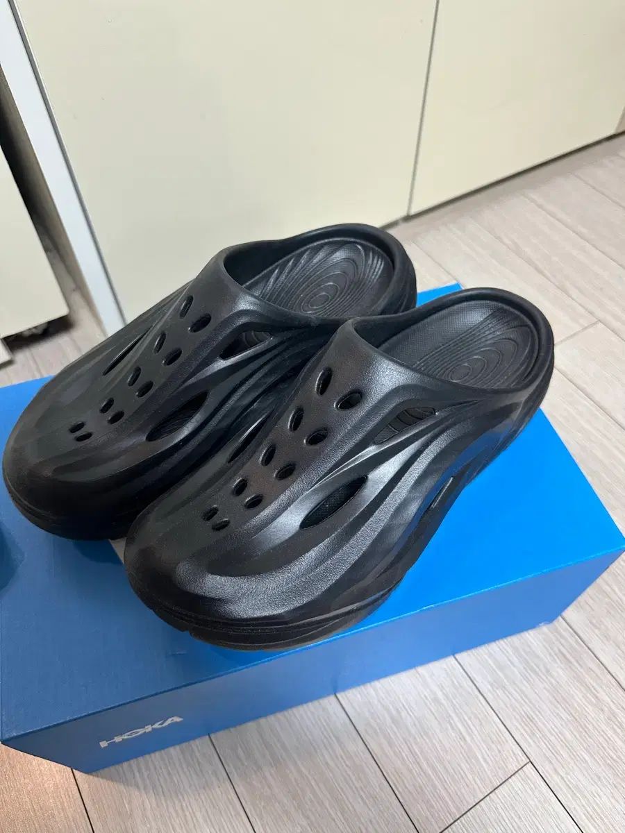 280 ホカ オラ リバーカリー ミュール ブラック