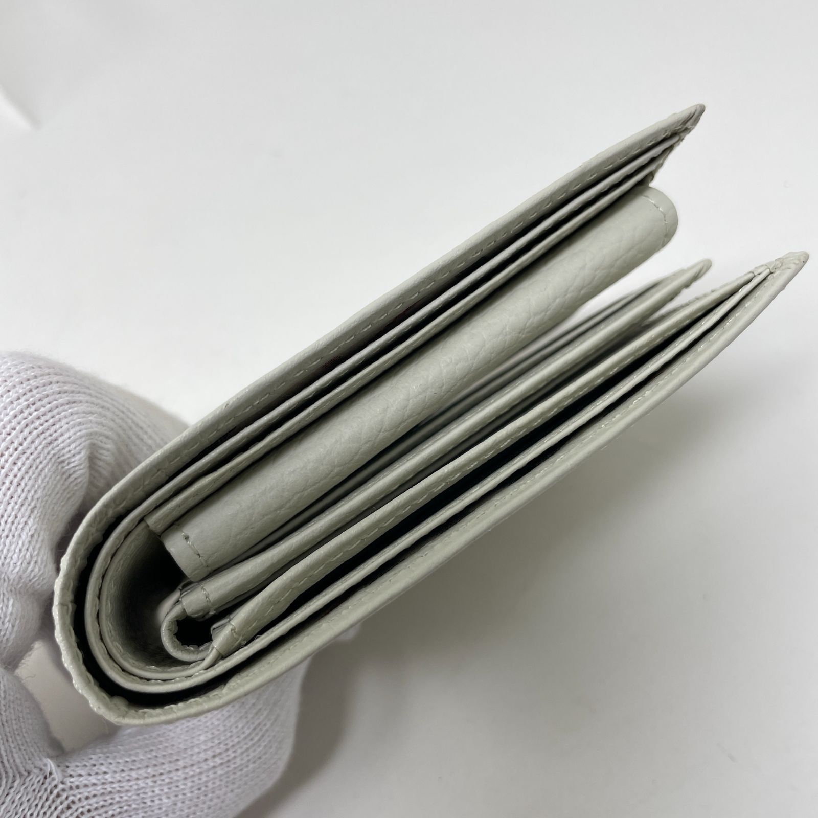 二つ折り財布 ホワイト