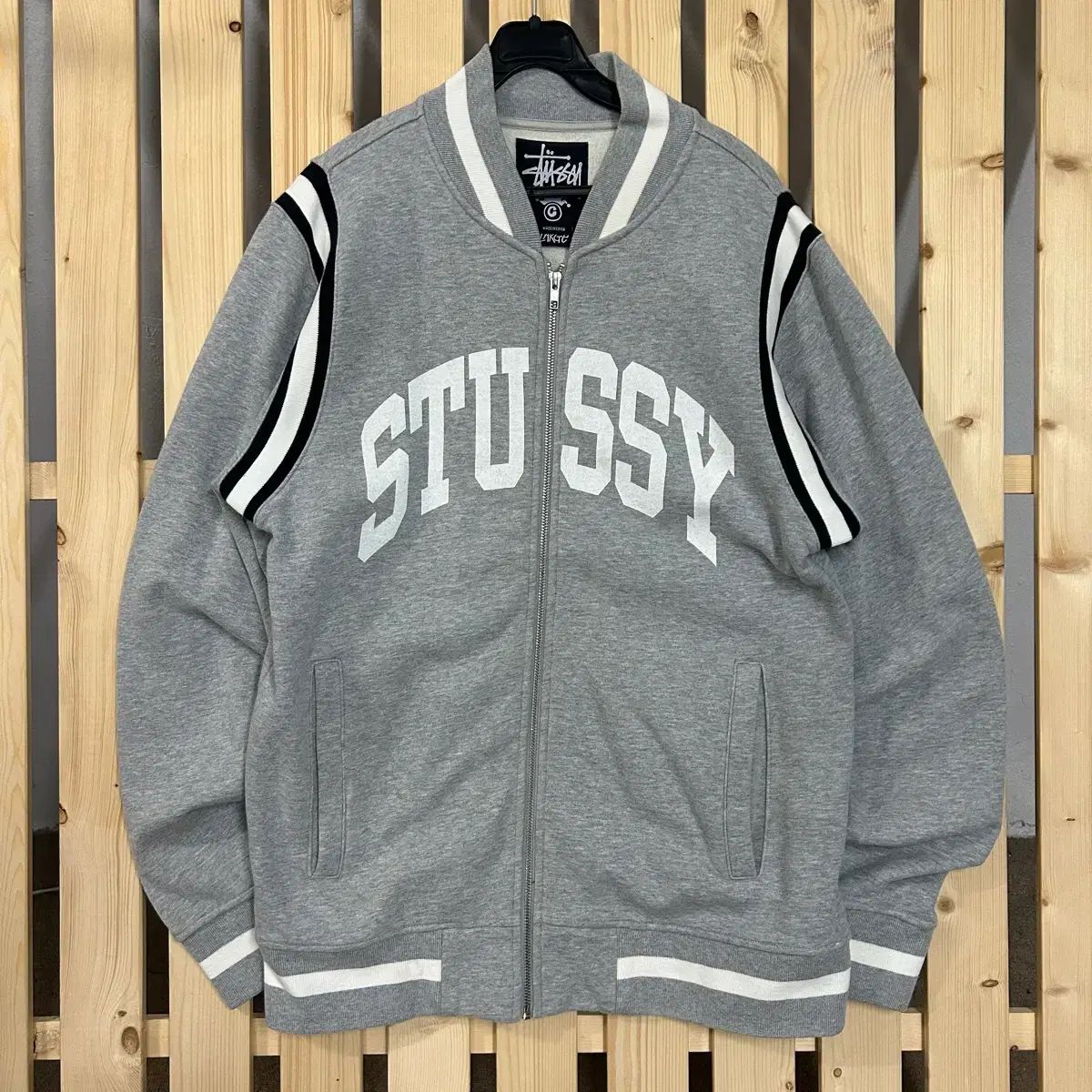 STUSSY SSロゴ スウェット スタジャン グレー Lサイズ STUSSY SSロゴ スウェット スタジャン グレー Lサイズ STUSSY
