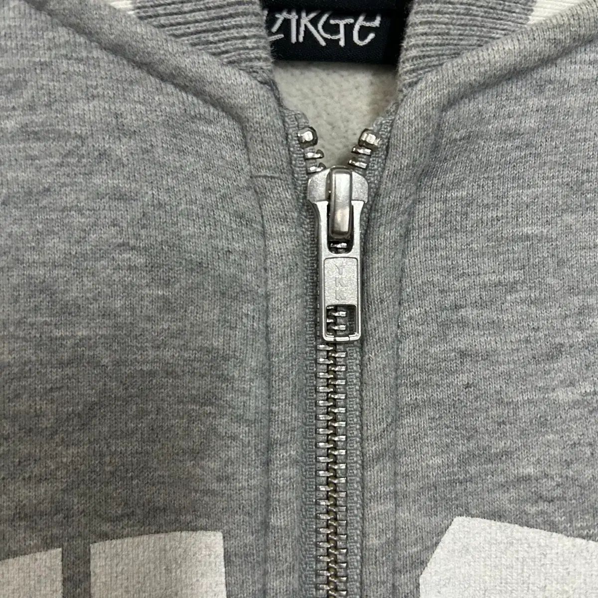 L) STUSSY ステューシー グレー コットン ジップアップ スタジャン