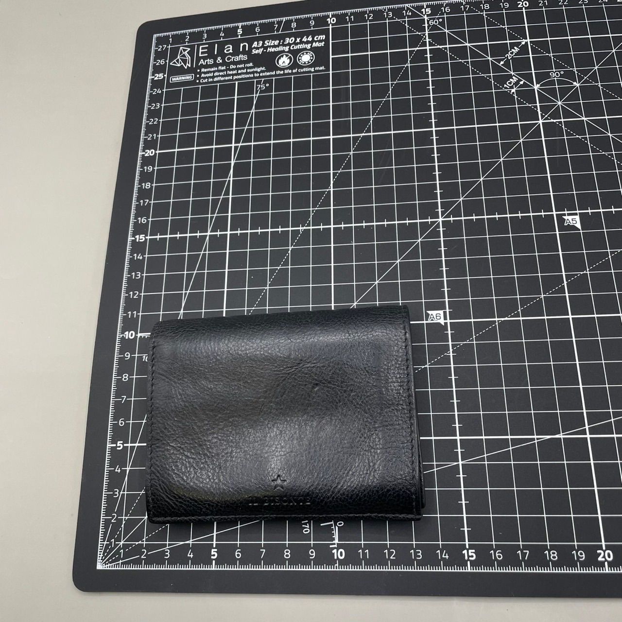 極美品 ILBISONTE イルビゾンテ 二つ折り財布 ミニウォレット OLIVETA 