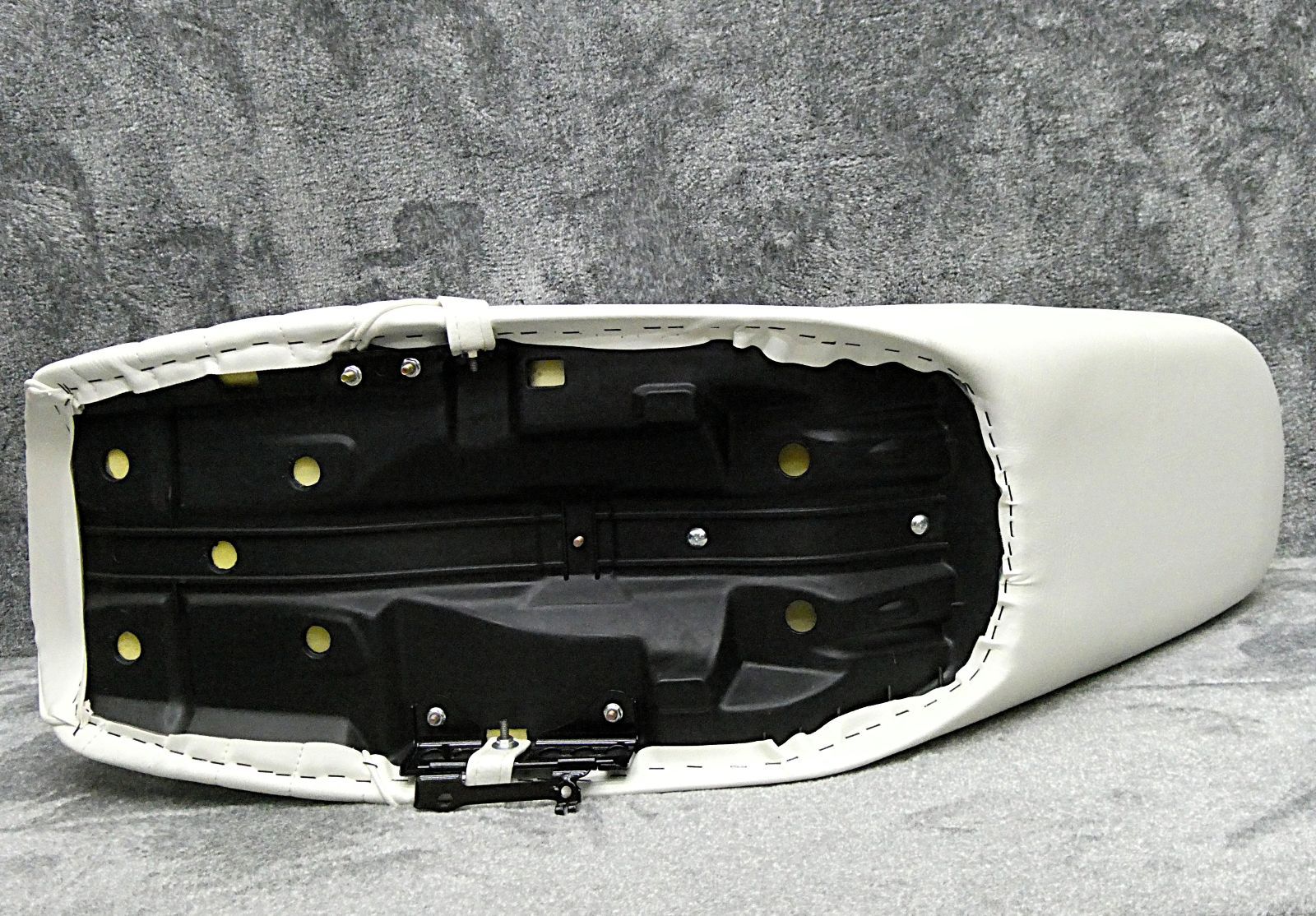 CBX400F 白皮 40cm 三段シート/補強入 CBX550F ホワイトNC04 PC07 3段