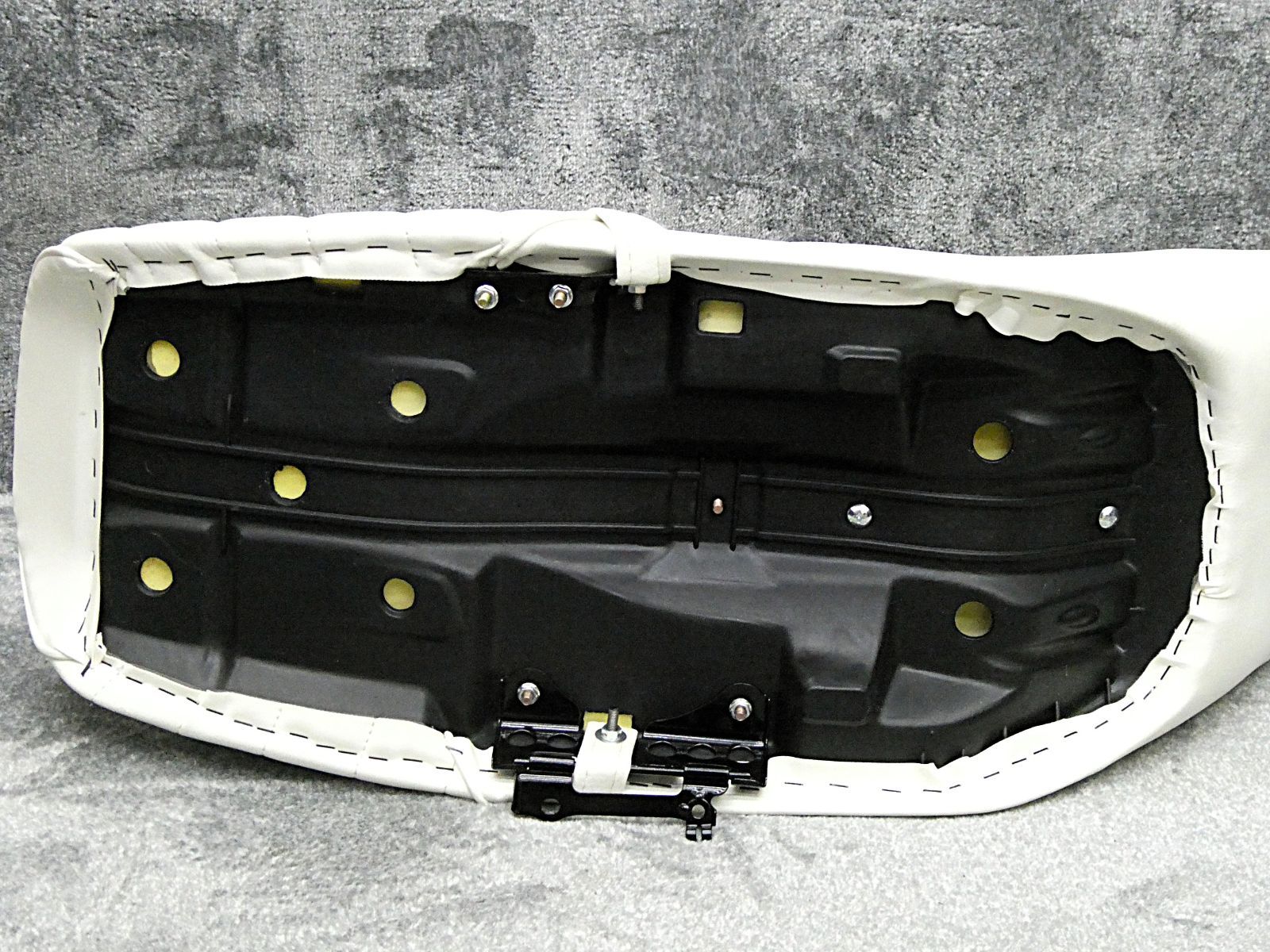 CBX400F 白皮 40cm 三段シート/補強入 CBX550F ホワイトNC04 PC07 3段