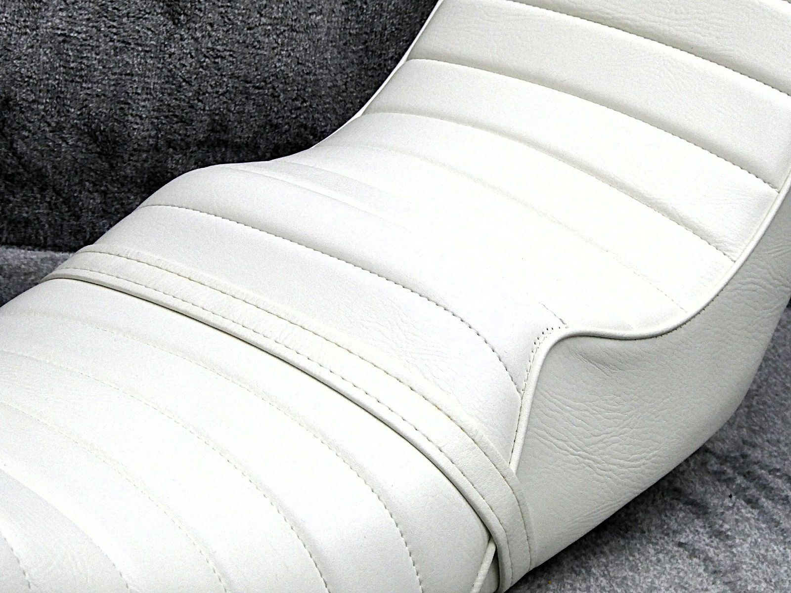 CBX550F　タックロールシート　白皮/CBX400F Amazon | CBX400F タックロール シート/ (白 レザー)完成品