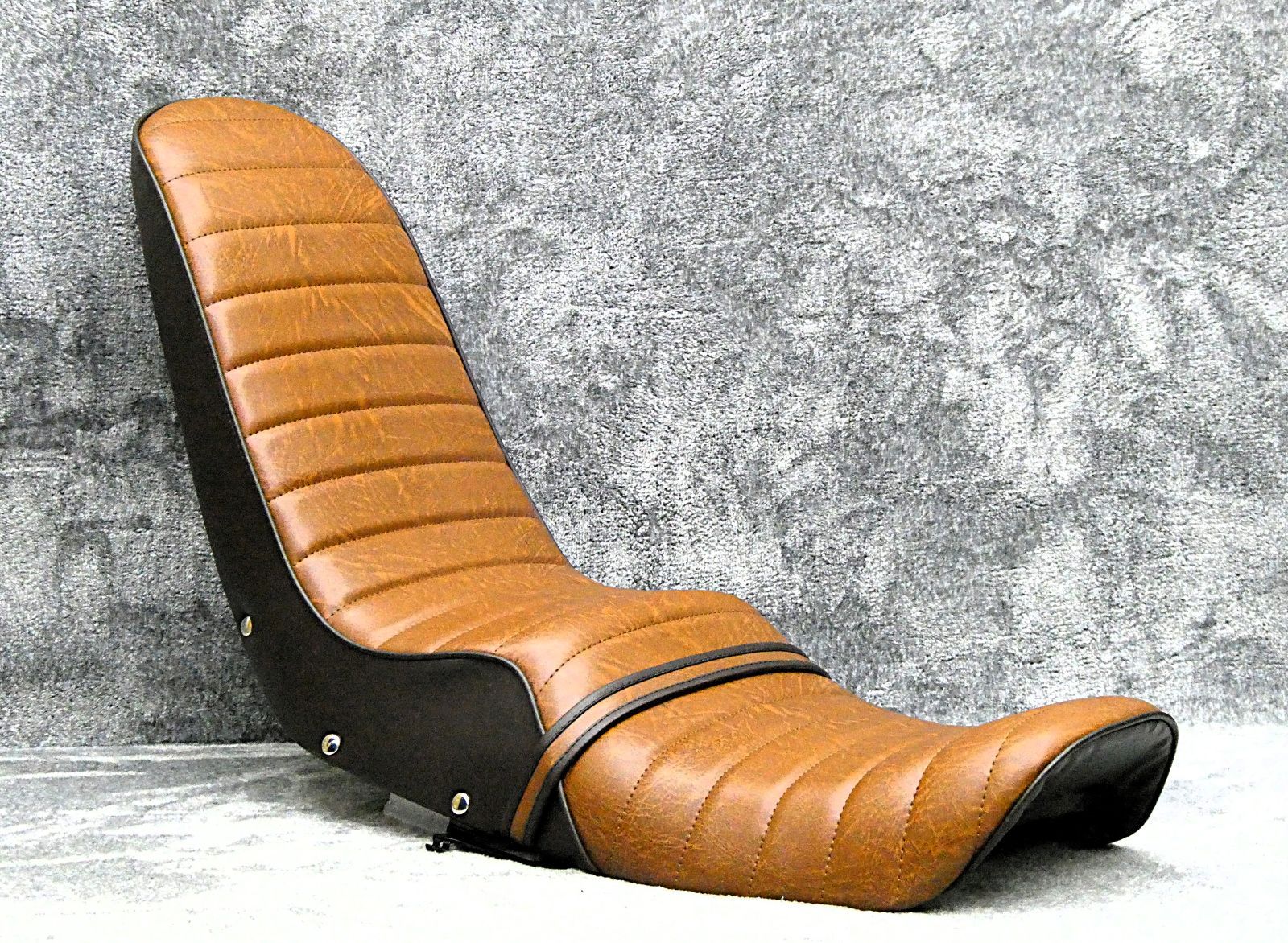 CBX400F 鋲打ち 茶ツートン 40cm 三段シート/補強入CBX550Fブラウン