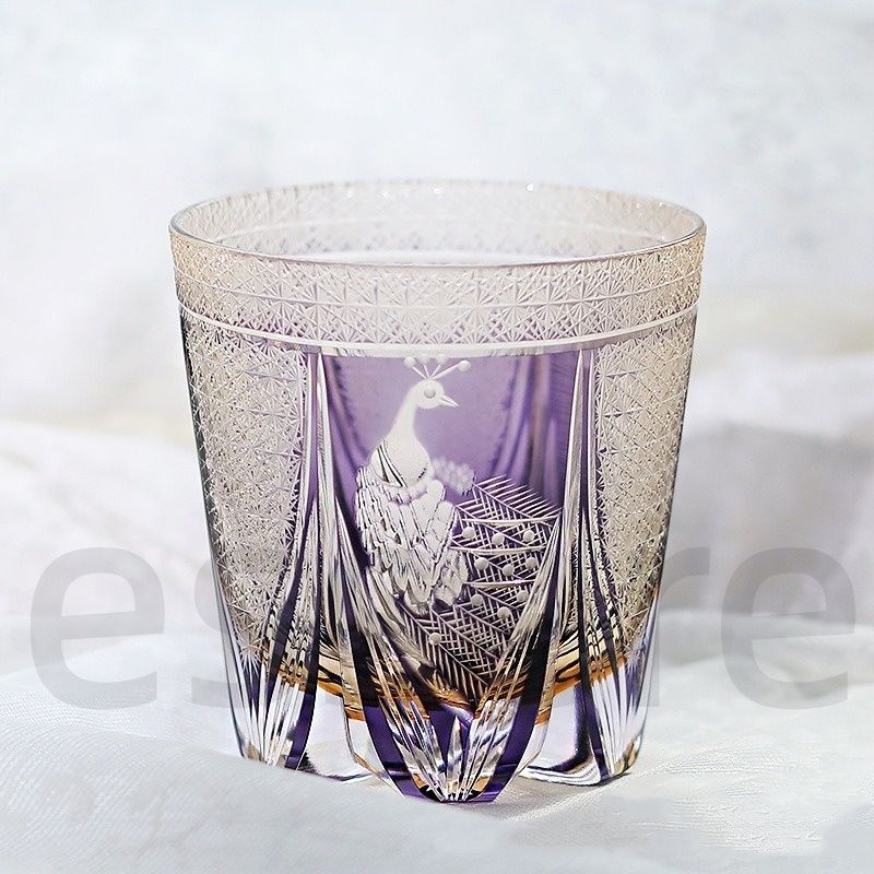 木箱入り クジャク