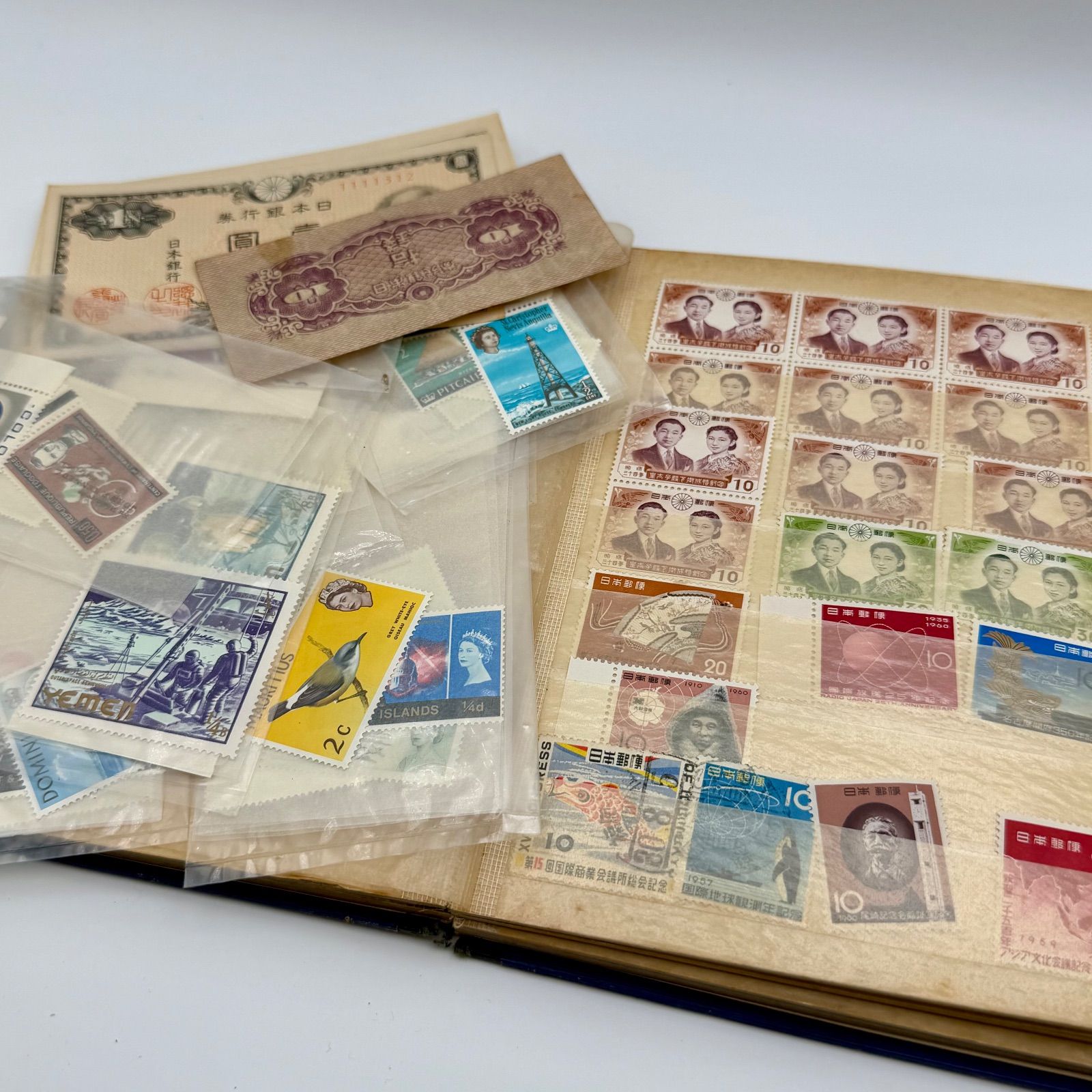 切手アルバム4冊 使用済み、未使用混在 - メルカリ