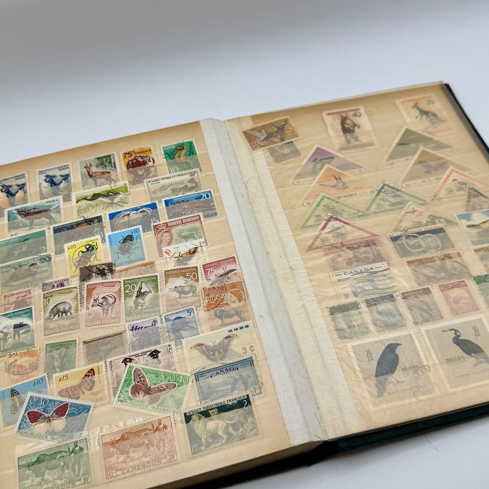 切手アルバム4冊 使用済み、未使用混在 - メルカリ