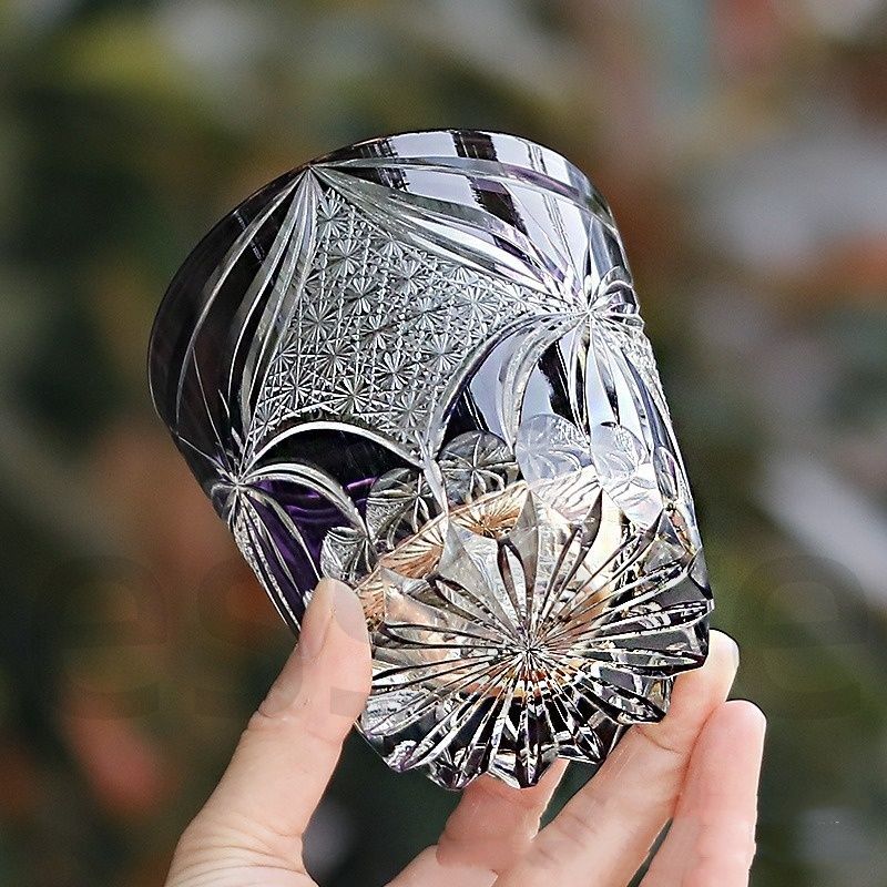 江戸切子 クリスタルウィスキーグラス 木箱入り 蝶 パープル 330 ml 職人手彫り 無鉛ガラス 冷酒 焼酎 日本酒 洋酒対応 感 伝統工芸品 ギフト お祝い