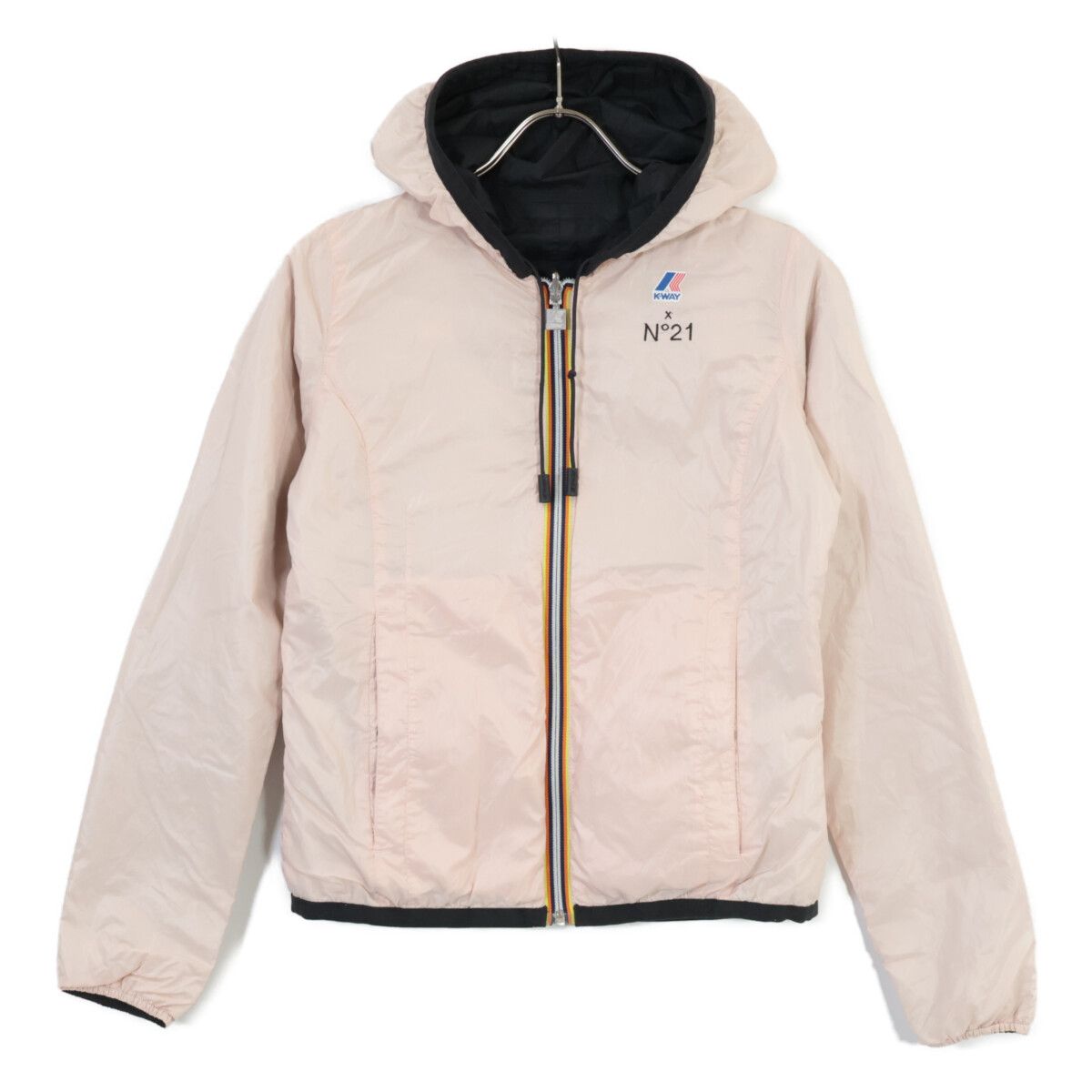 N゜21 ヌメロ ヴェントゥーノ ×K・WAY 17年 ﾌﾞﾗｯｸ×ﾋﾟﾝｸ ﾅｲﾛﾝ ﾘﾊﾞｰｼﾌﾞﾙ