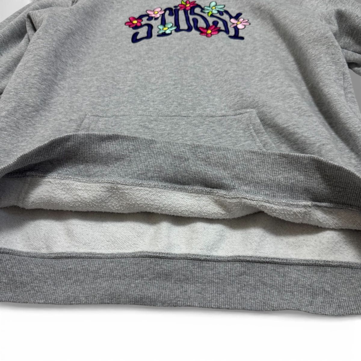 希少】STUSSY ステューシー アーチ ロゴ 花柄 刺繍 フーディー プル 