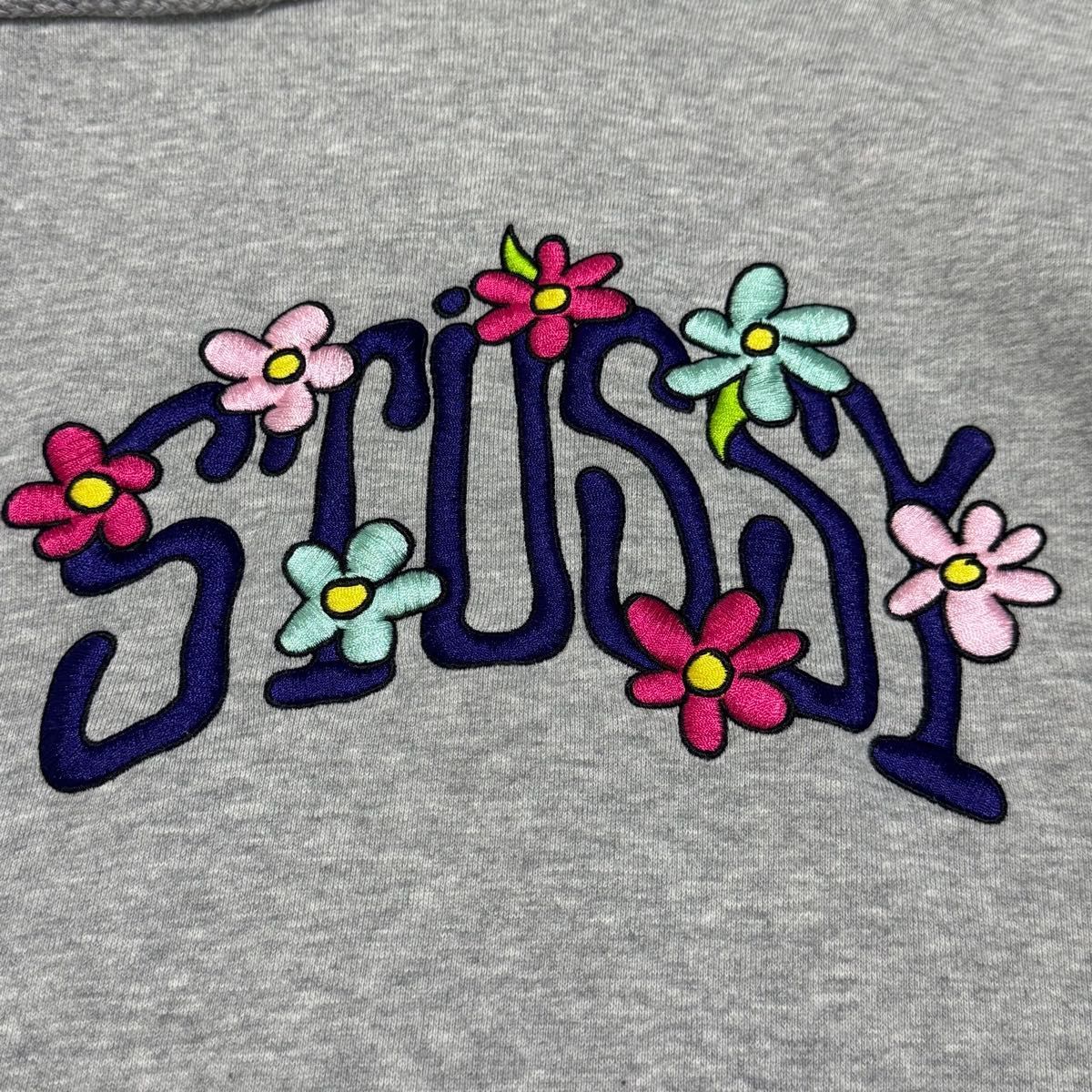 希少】STUSSY ステューシー アーチ ロゴ 花柄 刺繍 フーディー プル 