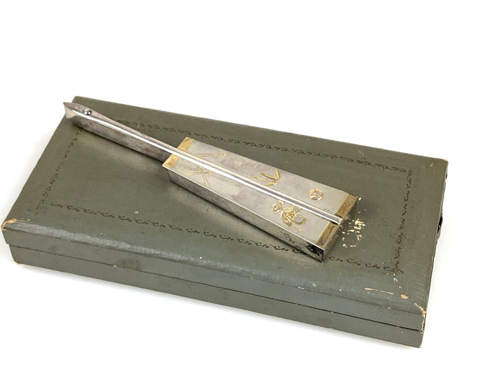 銀製 扇形 花柄 楊枝入れ ケース付き アンティーク 重量 25.9ｇ 匿名配送