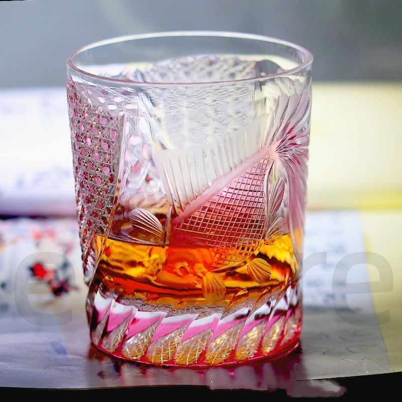 江戸切子 クリスタルウィスキーグラス 木箱入り タンブラー 金魚 職人手彫り 無鉛ガラス 冷酒 焼酎 日本酒 洋酒対応 感 伝統工芸品 ギフト お祝い