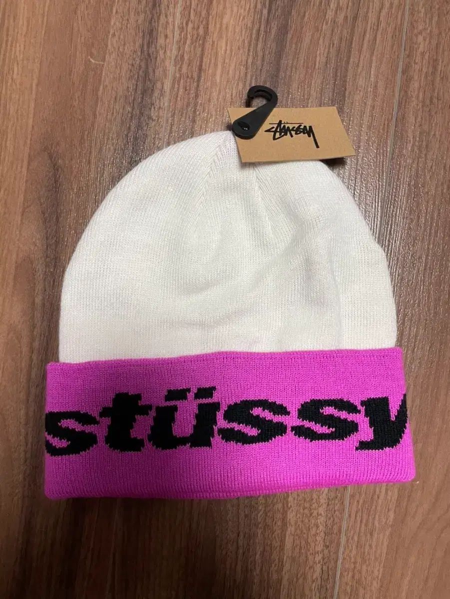 ステューシー ヘルベチカ ビーニー