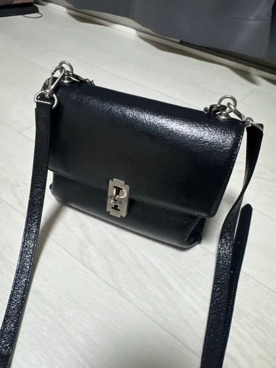 vunque バゲットバッグ ミニ