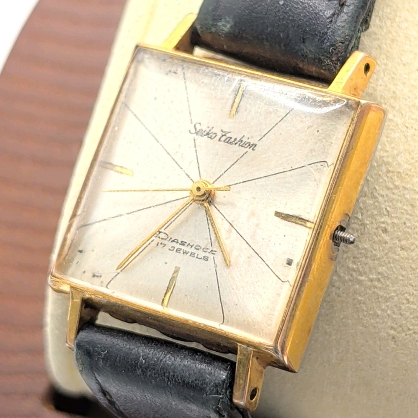 SEIKO FASHION Watch Hand-Winding Men s Square Silver Y 2 K 00 Vintage Not Working セイコー ファッション 時計 手巻き式 メンズ ラウンド シルバー ヴィンテージ 不動品