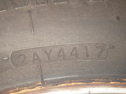 トラックタイヤ KWC