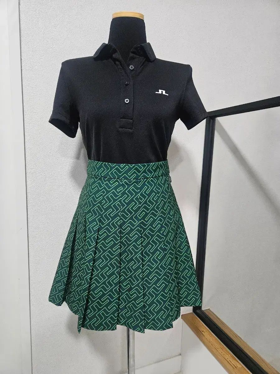 J.LINDEBERG J.リンドバーグ ブラック CUT