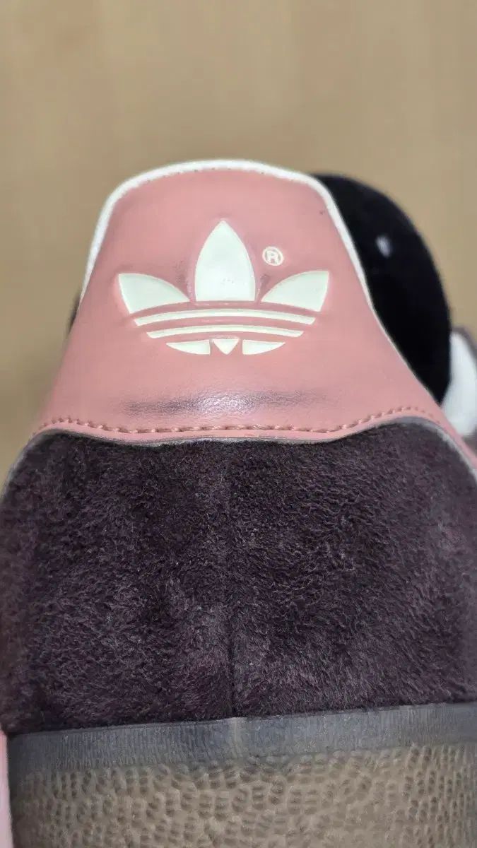 アディダス ガゼル シャドウブラウン 250