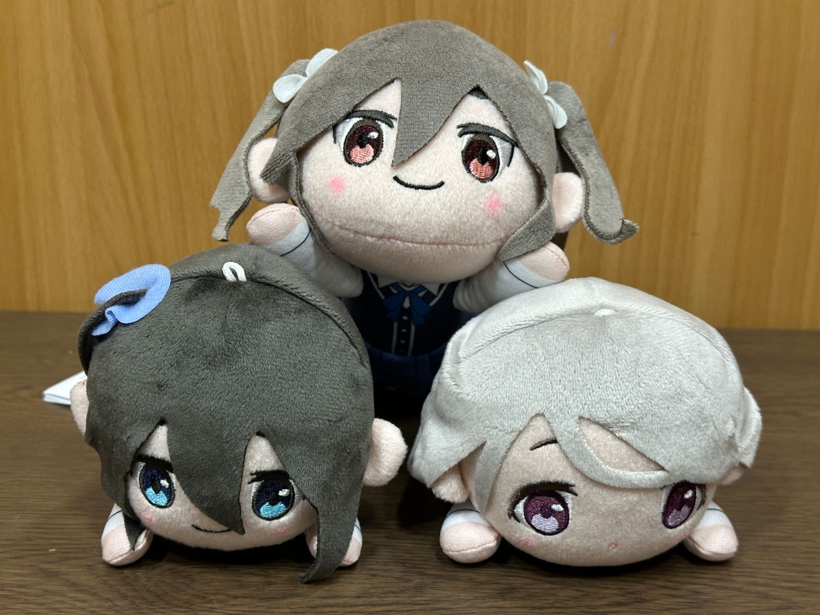 TVアニメ「mono」　寝そべりぬいぐるみ（EX）全3種 TVアニメ「mono」 寝そべりぬいぐるみ 全3種セット - メルカリ