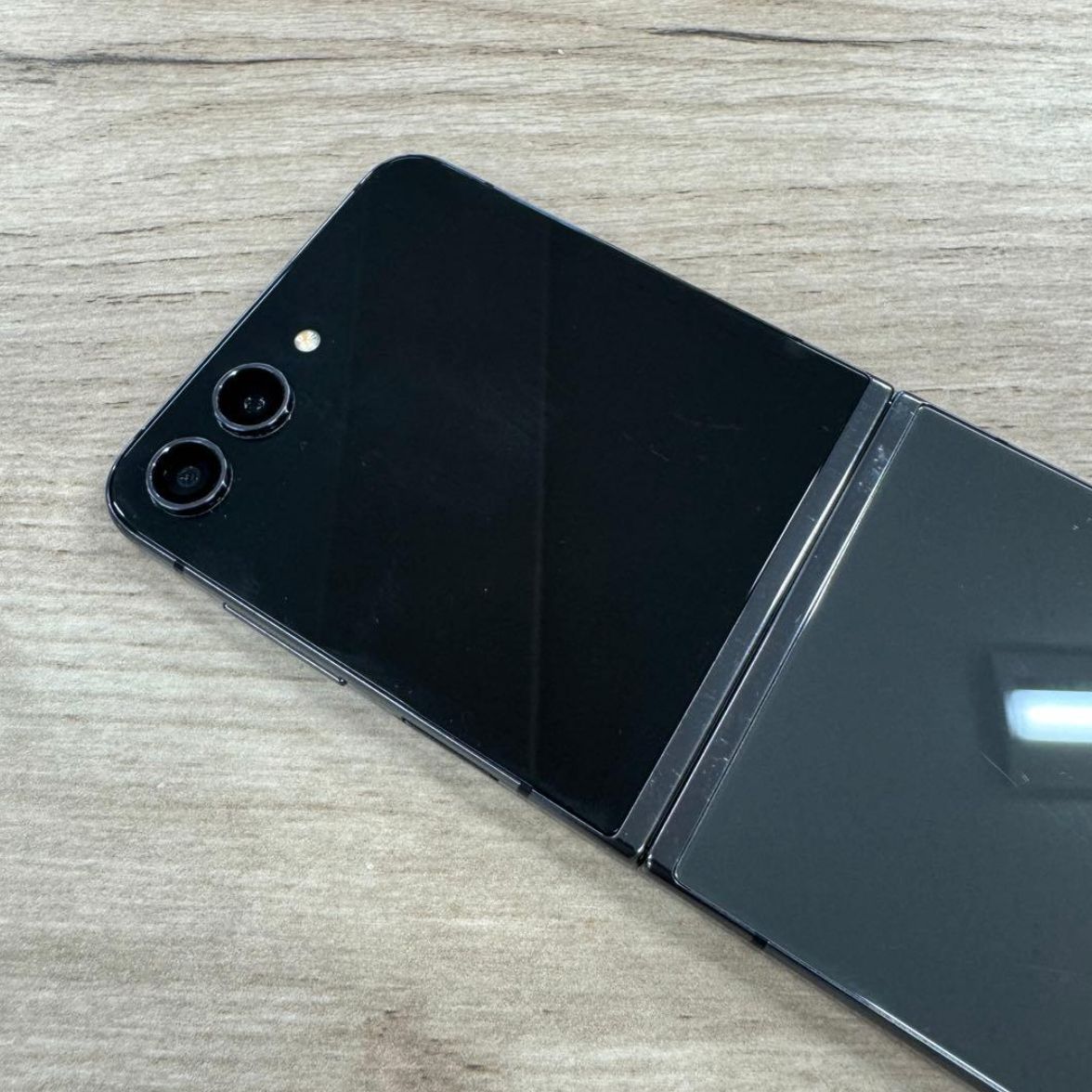 即日発送可能　Samsung Galaxy Z Flip5 SIMフリー版 即日発送可能 Samsung Galaxy Z Flip5 SIMフリー版 - メルカリ