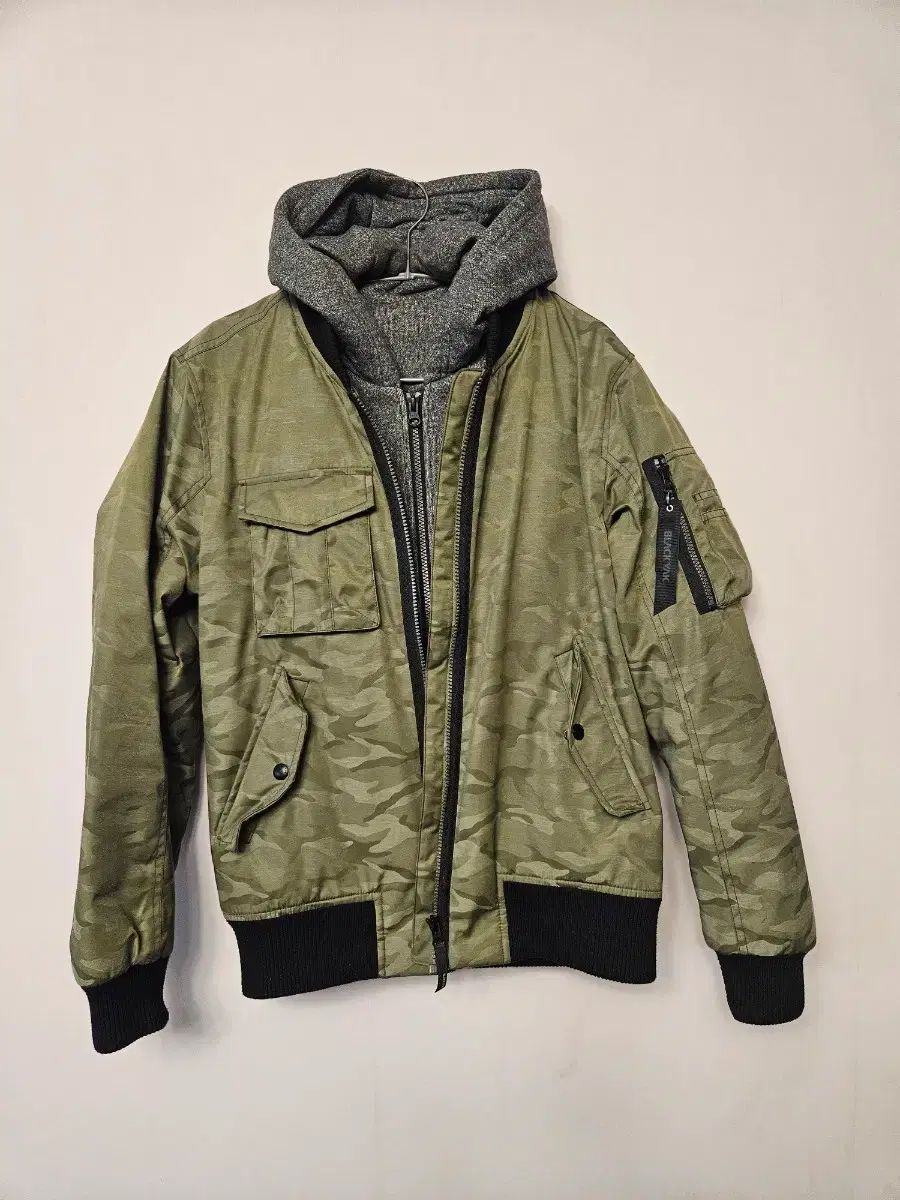 BLACK YAK ブラックヤク カモフラ フード ブルゾン ダウンジャケット 95 ほぼ 3回着用 ㅡ 海雲台