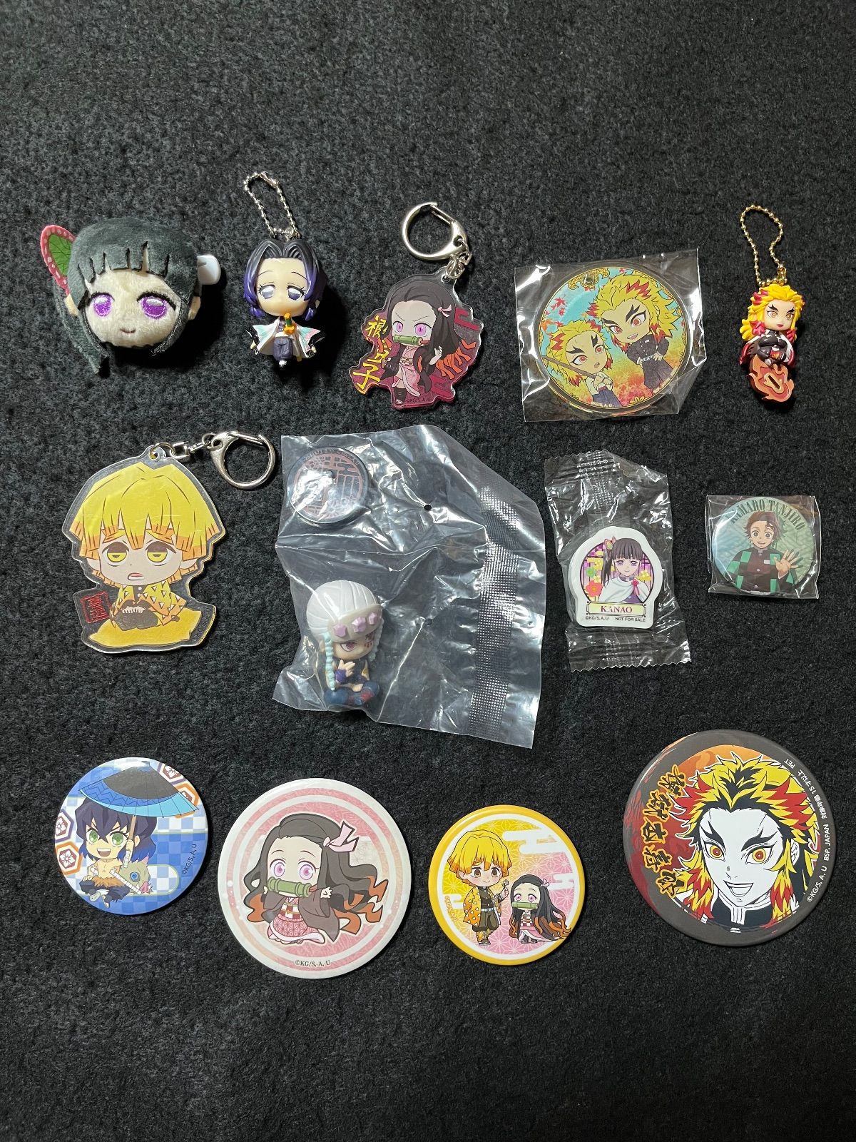 鬼滅の刃 缶バッジ アクリルキーホルダー 他 まとめ売り - メルカリ
