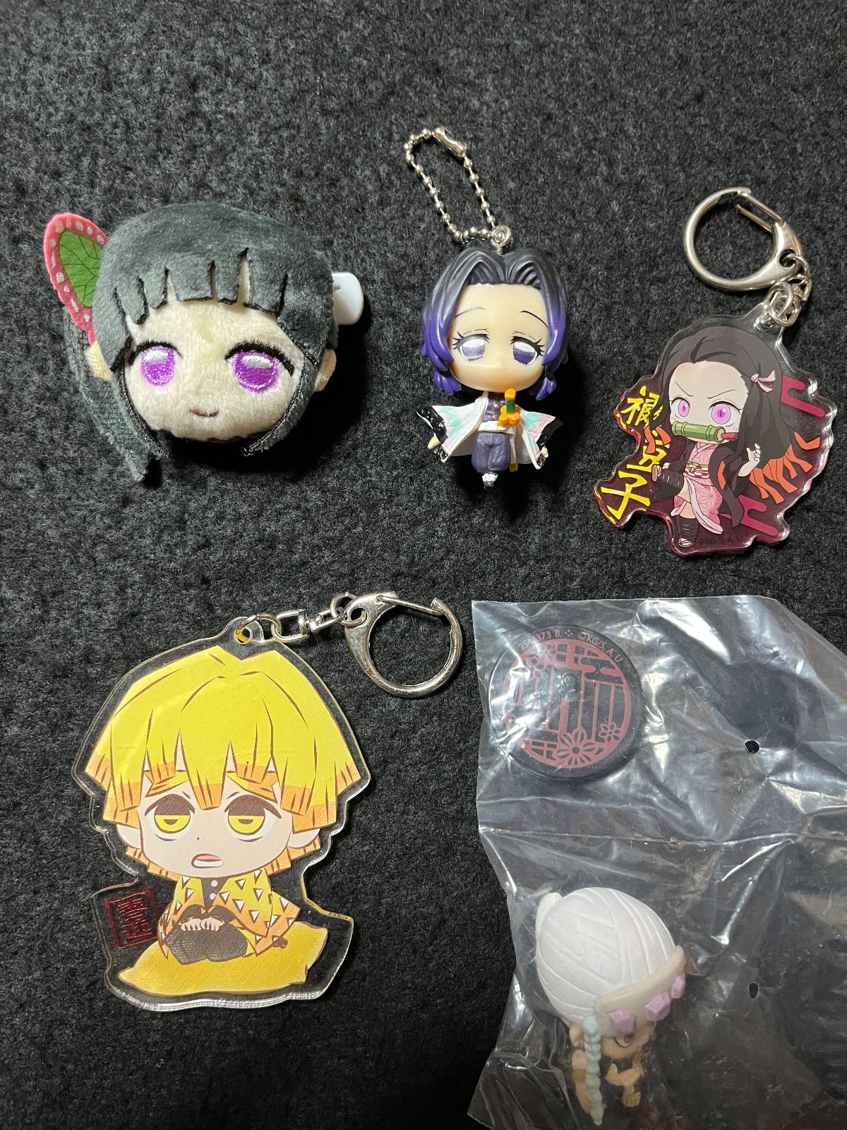 鬼滅の刃 缶バッジ アクリルキーホルダー 他 まとめ売り - メルカリ