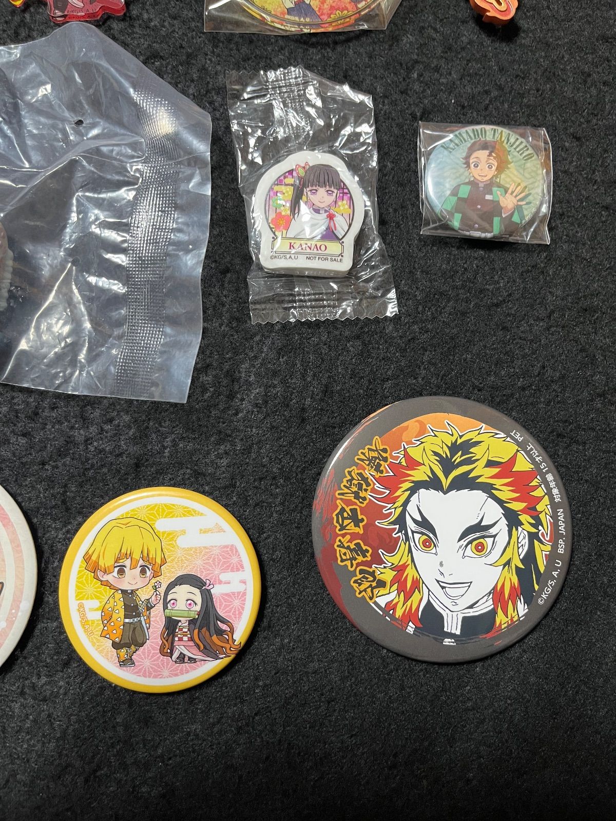 鬼滅の刃 缶バッジ アクリルキーホルダー 他 まとめ売り - メルカリ