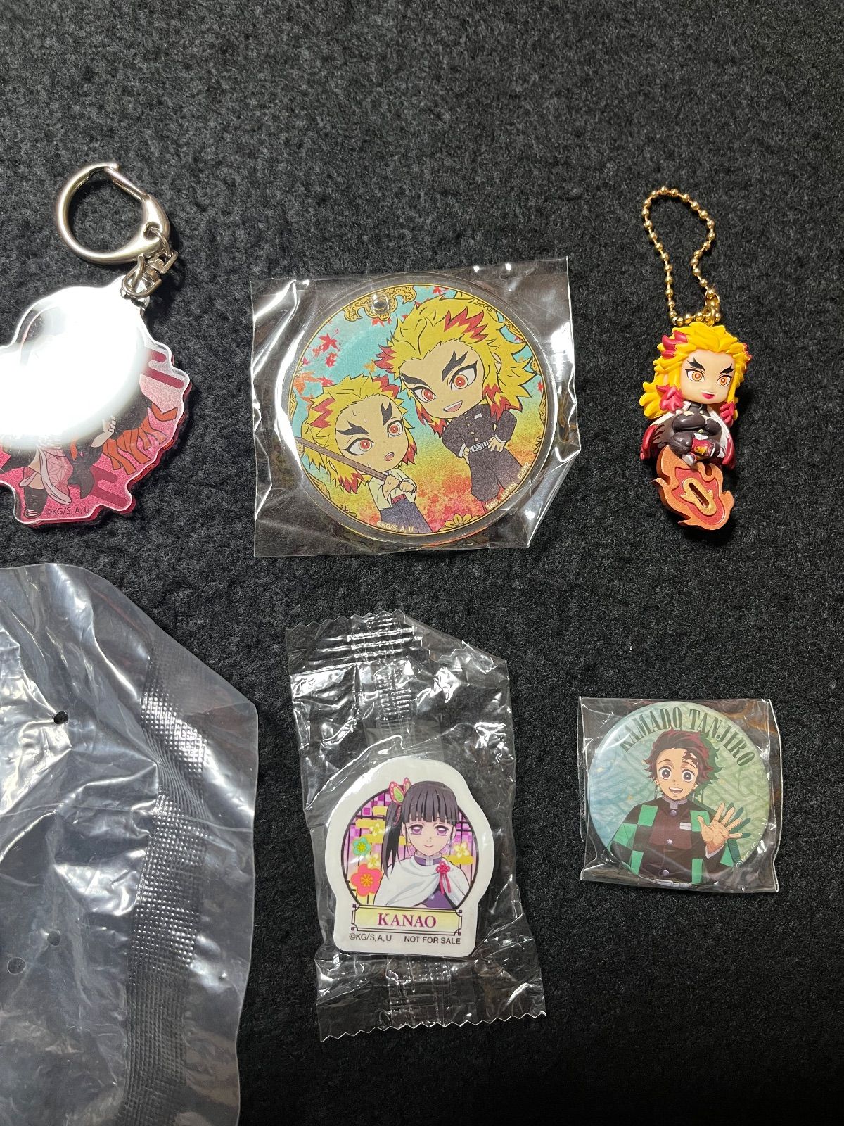 鬼滅の刃 缶バッチ アクリルキーホルダー まとめ売り 鬼滅の刃 缶バッジ アクリルキーホルダー 他 まとめ売り - メルカリ