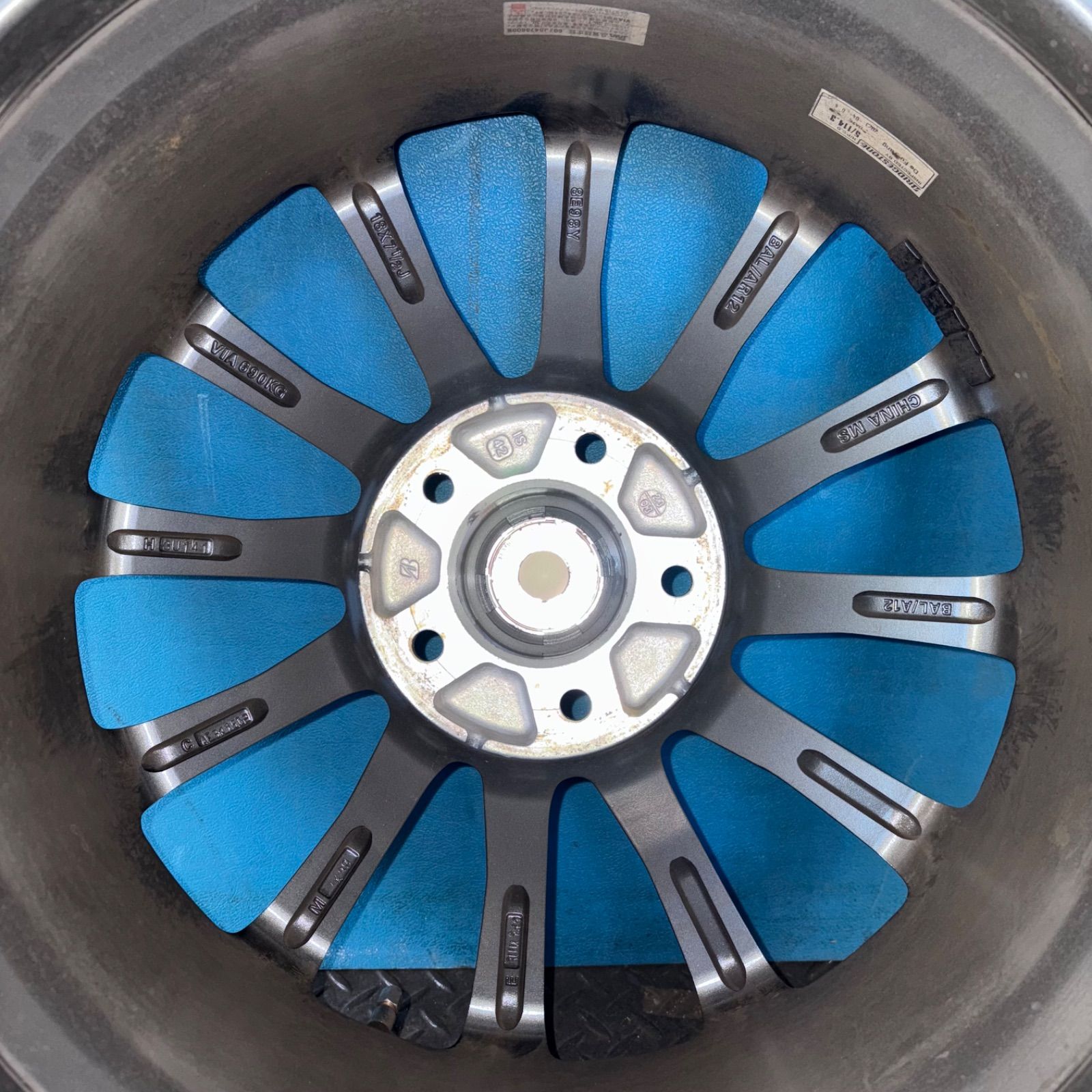 美品】 スタッドレスタイヤホイール4本セット 225/60R18 BLIZZAK 