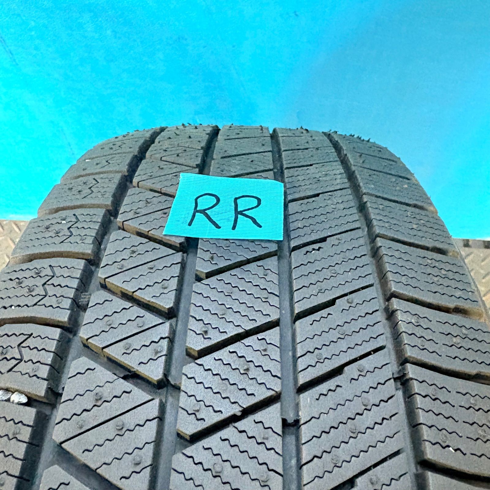 美品】 スタッドレスタイヤホイール4本セット 225/60R18 BLIZZAK 