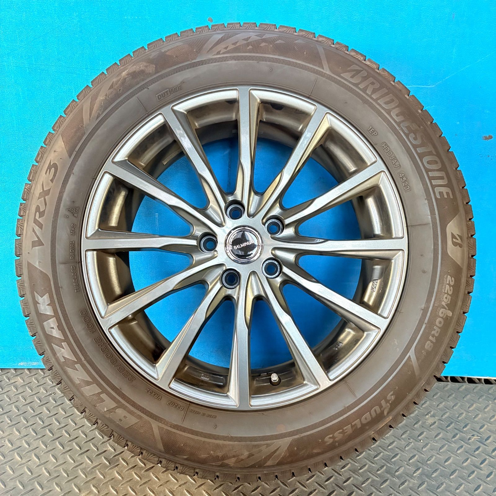 美品】 スタッドレスタイヤホイール4本セット 225/60R18 BLIZZAK 