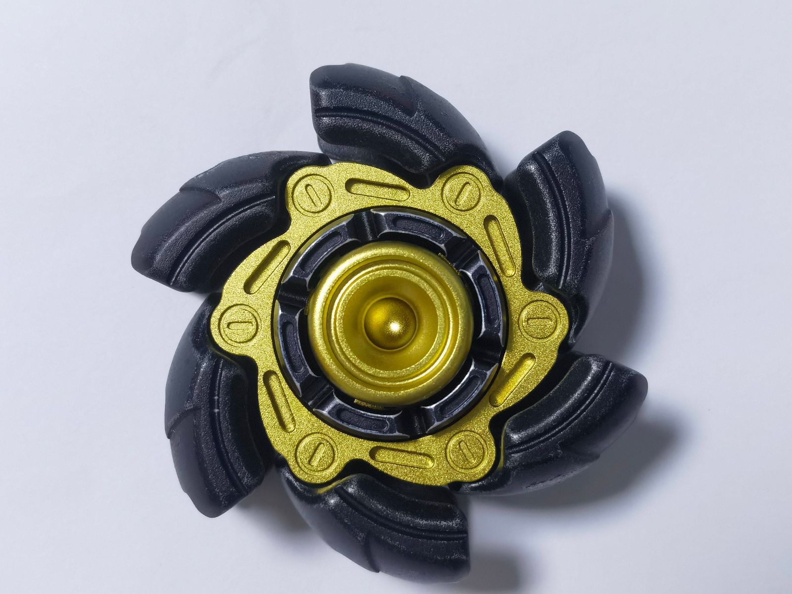 正規品」GoBiggeR Pillbug オープンアーマー ハンドスピナー 回転 金属