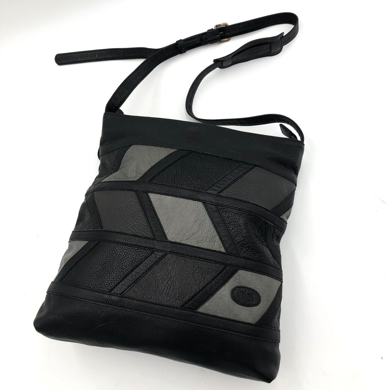 美品】イビザ IBIZA ショルダーバッグ 斜め掛け レザー 黒 ブラック 