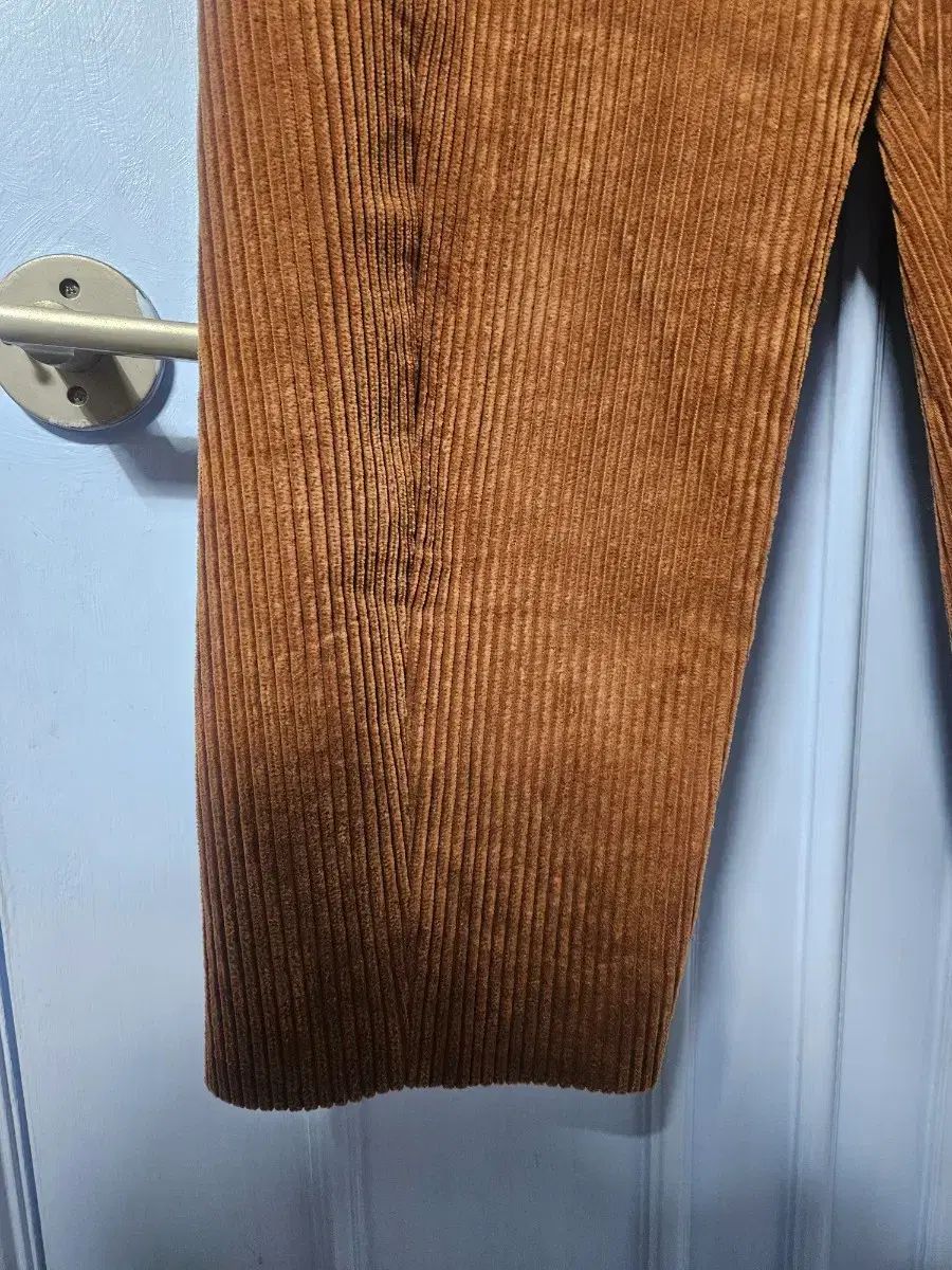 ブラウン コーデュロイ