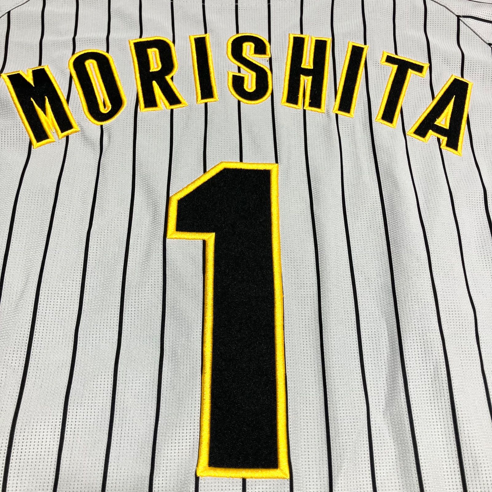 美品未使用、阪神タイガースビジターユニフォーム　森下翔太　Mサイズ 阪神タイガース 森下翔太 チャンピオンエンブレム ユニフォーム