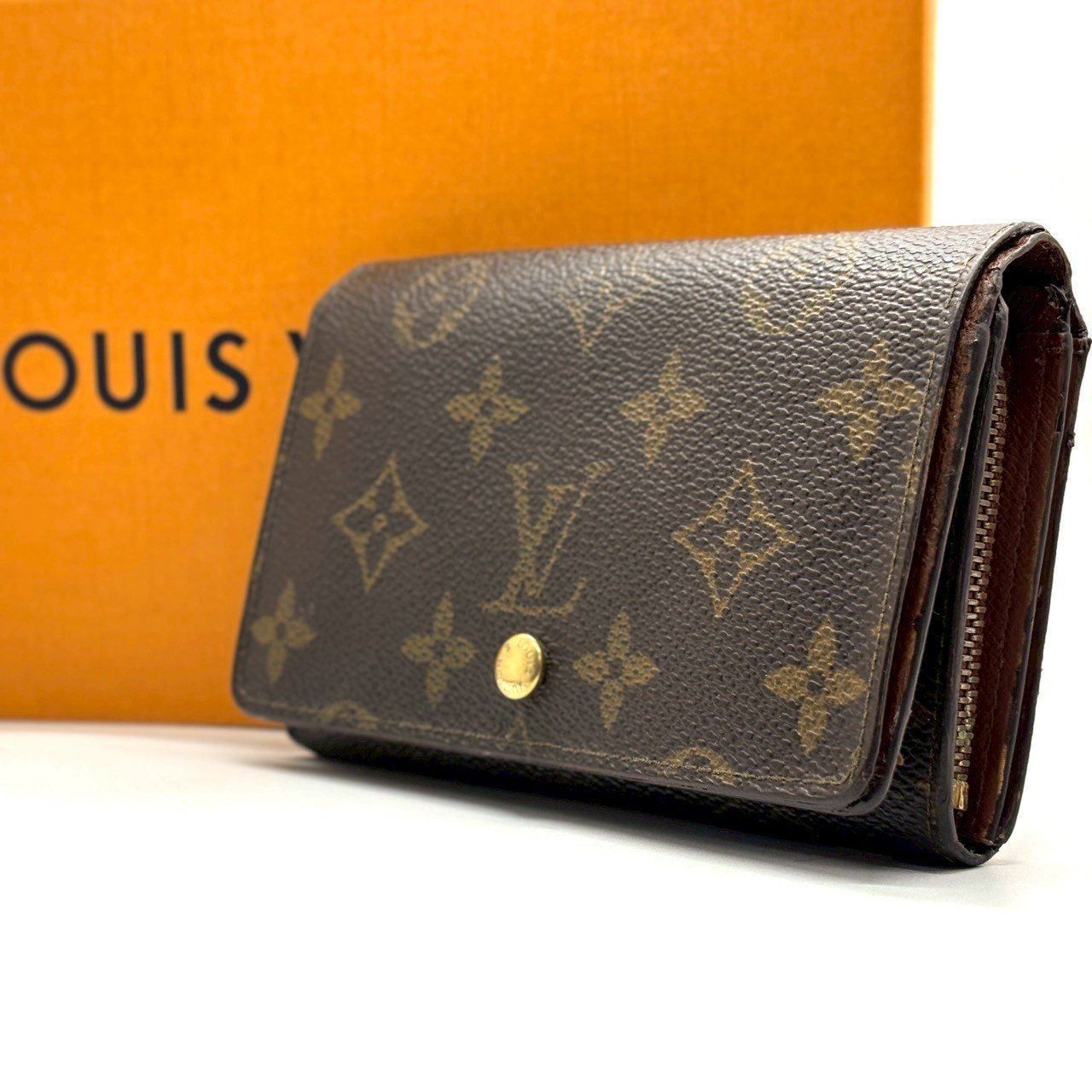 王道が、いちばん長く使える】 LOUIS VUITTON 二つ折り財布 モノグラム