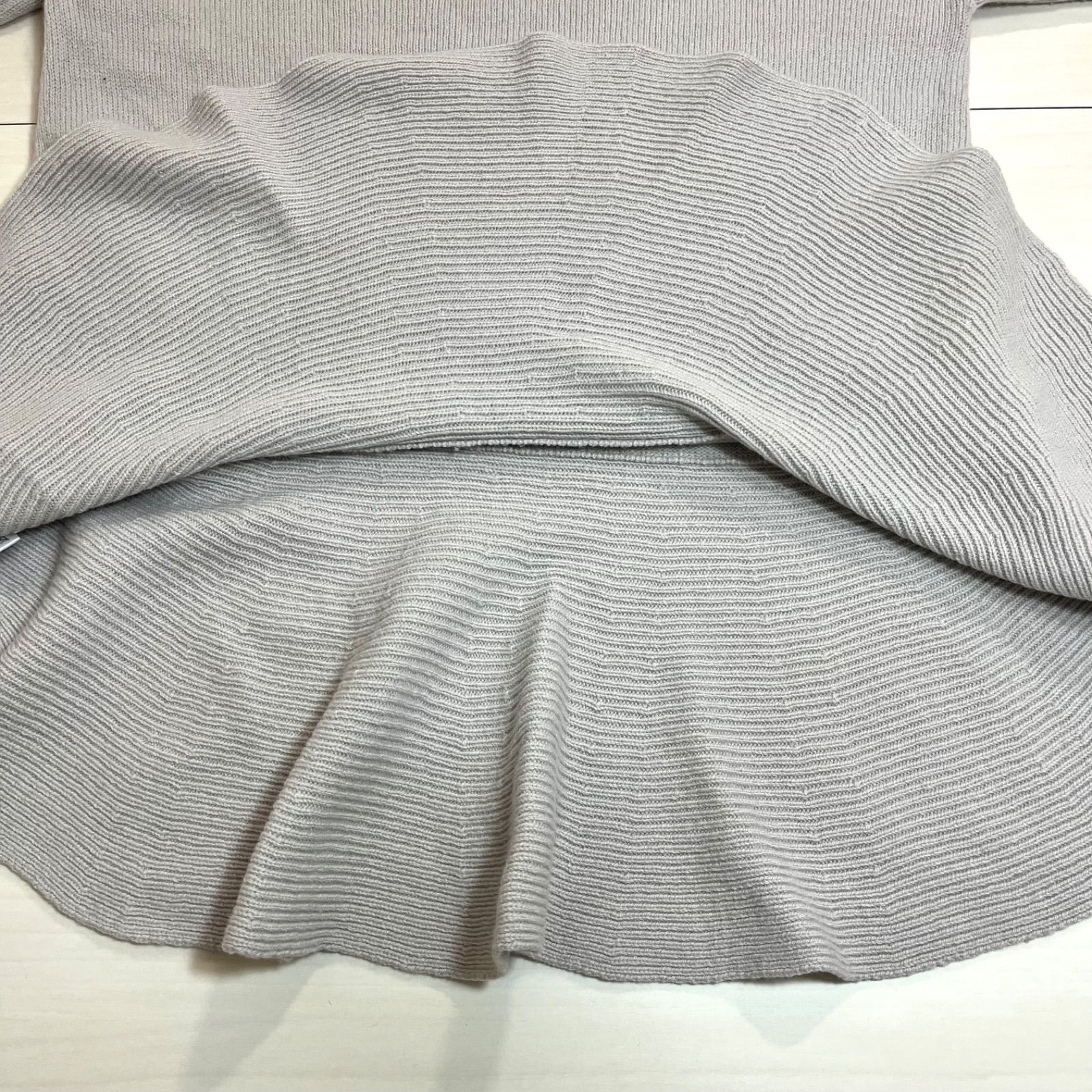 【美品】カシミヤ混　フォクシー　ペプラムフレアニット　現行品 ウール　38 美品 FOXEY フォクシー ニットトップ ペプラムフレア ウール カシミヤ