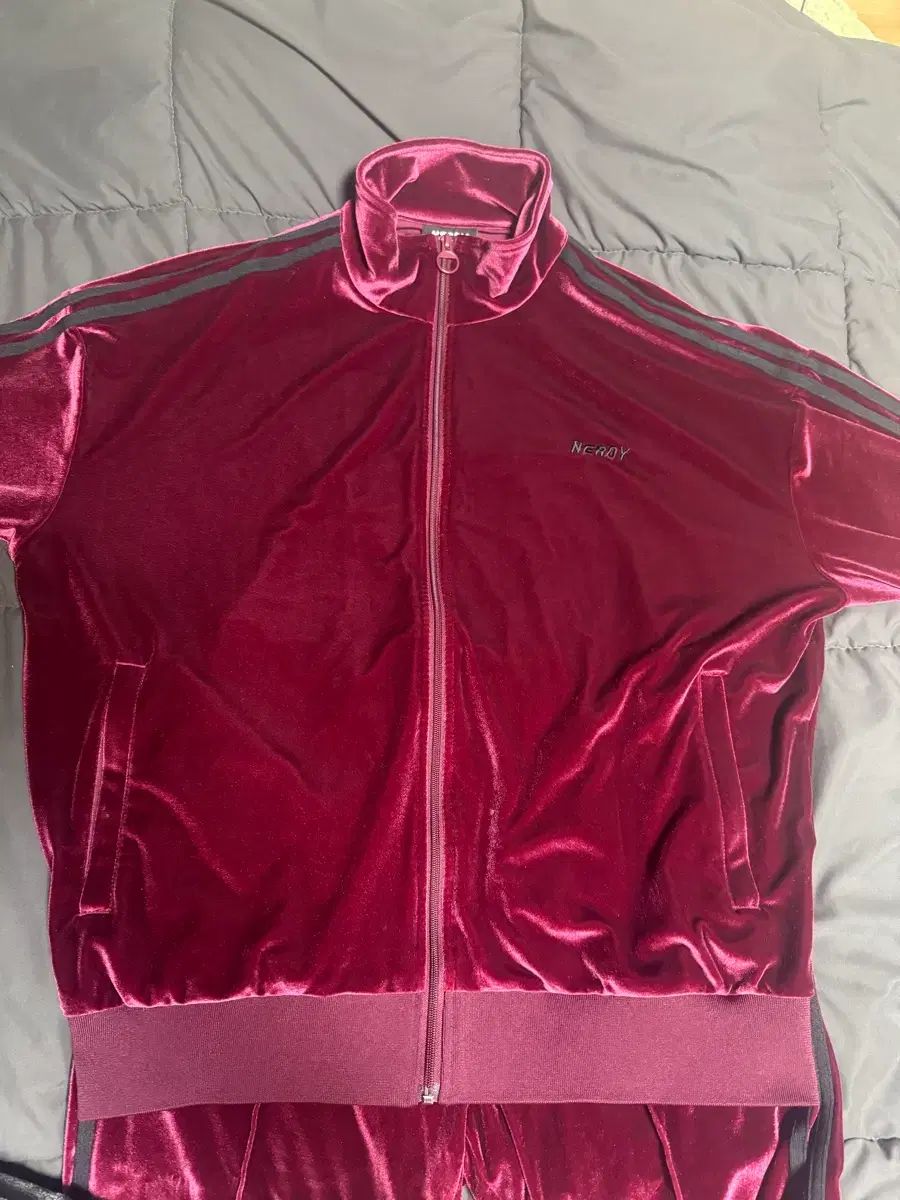 NERDY ベルベット トレーナー セットアップ バーガンディ