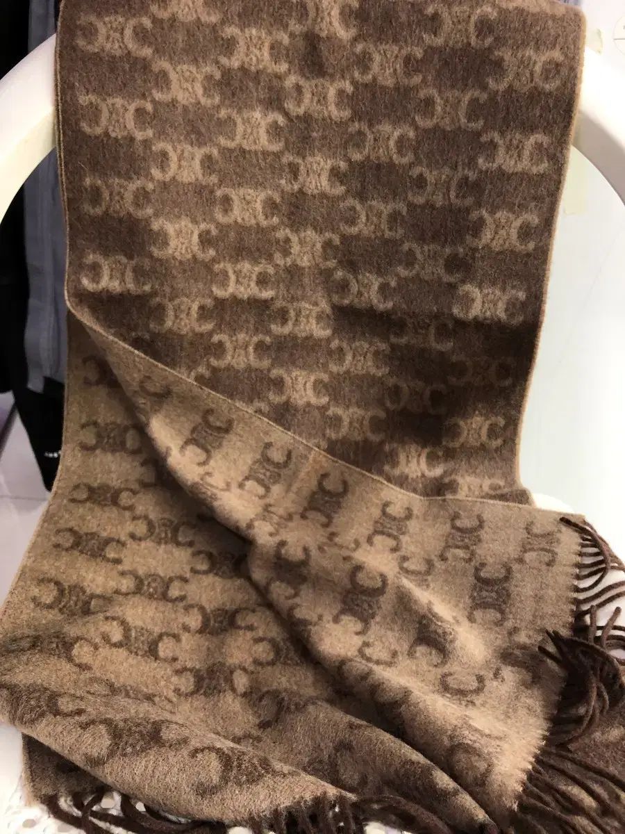 セリーヌ トリオンフ ブラウン マフラー