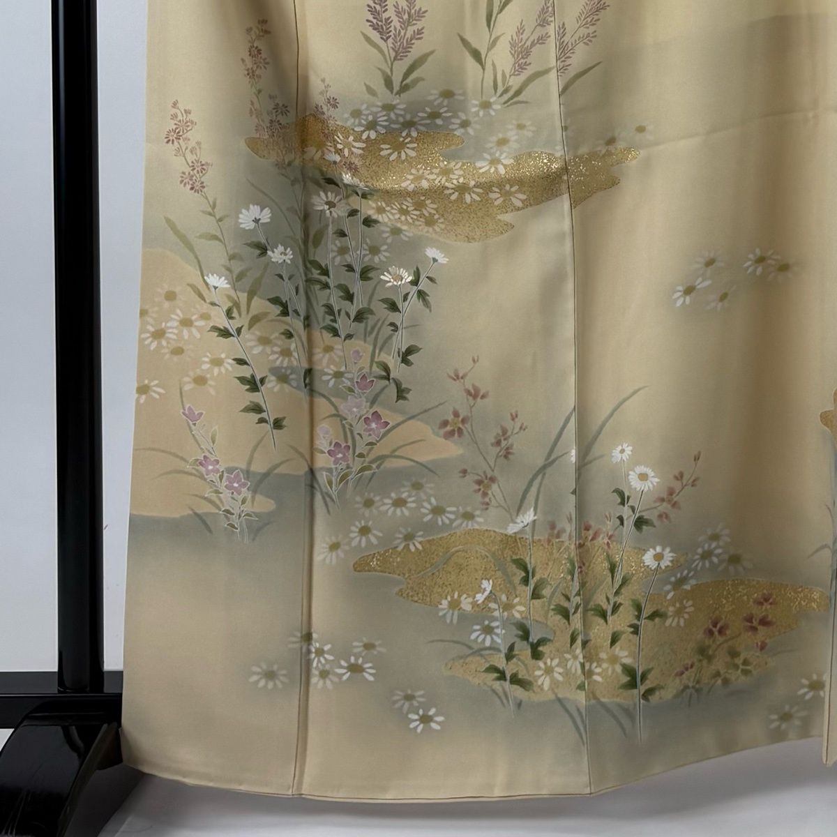 訪問着 身丈164 cm 裄丈66.5 M 袷 鈴乃屋 落款 草花 霞 金彩 ぼかし ベージュ 正絹 秀品