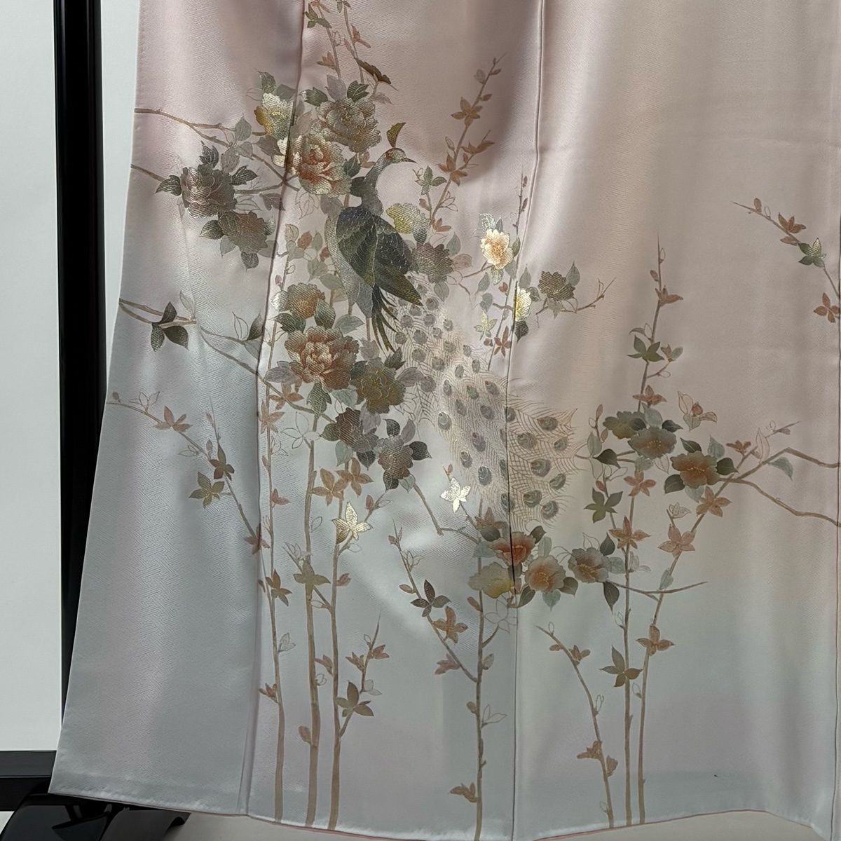 訪問着 身丈160.5 cm 裄丈66 M 袷 クジャク 牡丹 金銀彩 染め分け 薄ピンク 正絹 秀品