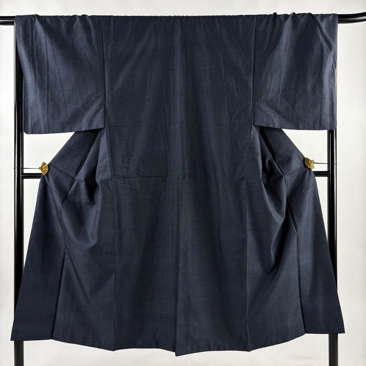 男着物 身丈143 cm 裄丈68.5 M 袷 アンサンブル紬 亀甲絣 濃紺 正絹 秀品