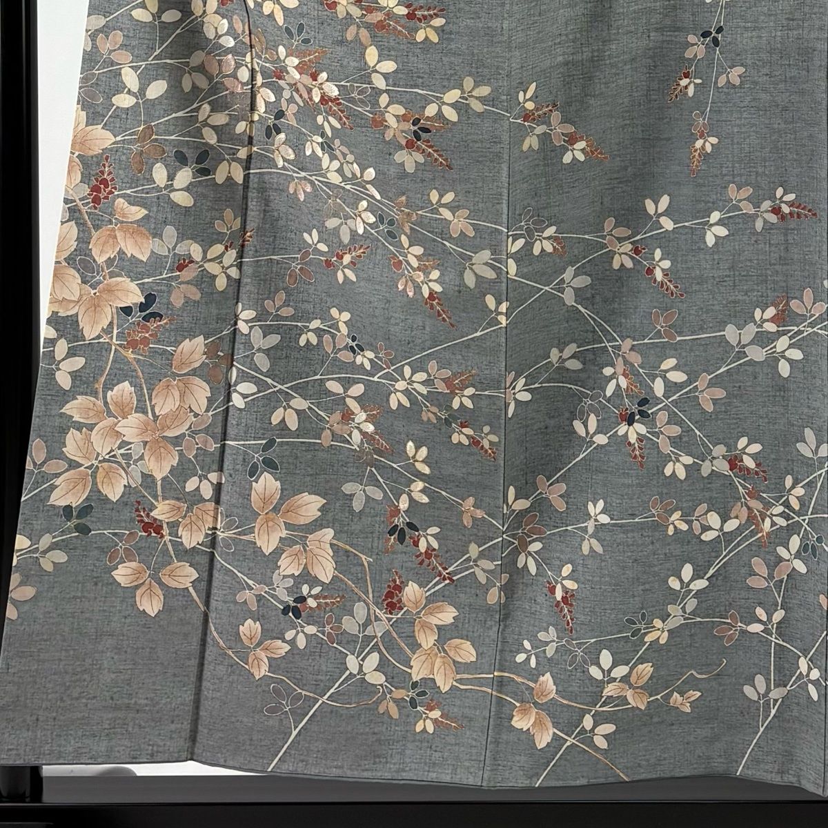 訪問着 身丈156 cm 裄丈63.5 S 袷 紬地 枝葉 萩 金糸 刺繍 青灰色 正絹 秀品
